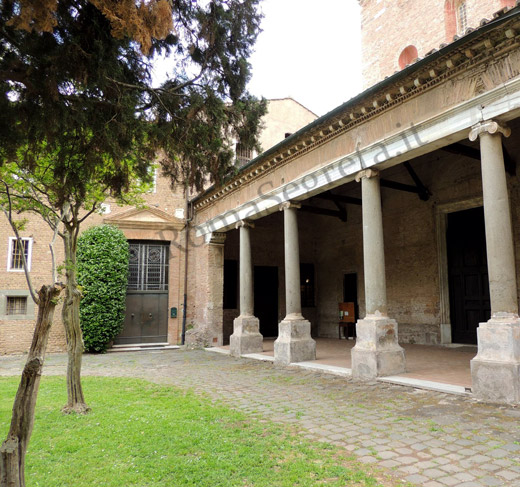 portico e ingresso dei ss.vincenzo e anastasio