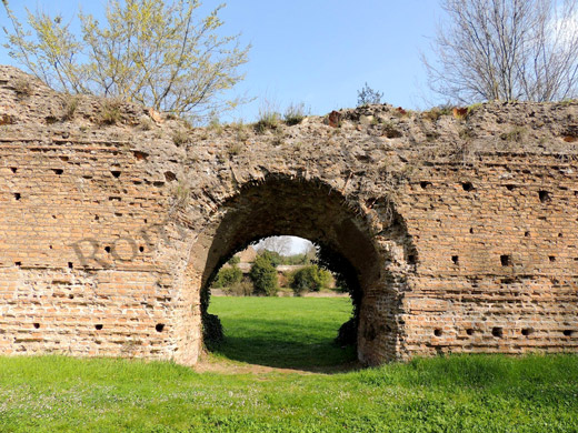 ingresso meridionale della villa di massenzio