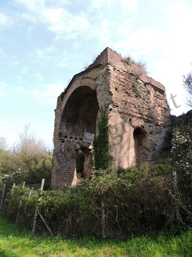 porta trionfale della villa di massenzio