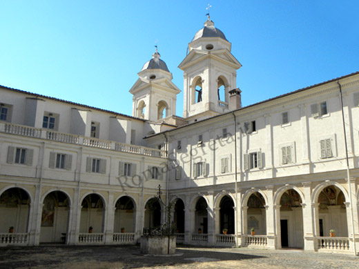 chiostro del convento del sacro cuore