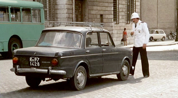 scena a piazza augusto imperatore a febbre da cavallo