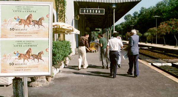 scena alla stazione s.pietro a febbre da cavallo