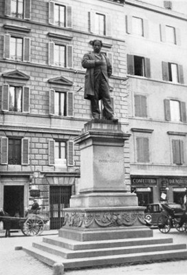 monumento a pietro cossa a largo argentina