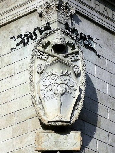 stemma della rovere a piazza della cancelleria