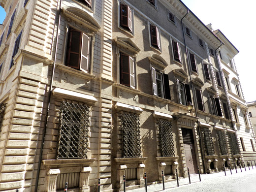 palazzo ruiz a piazza fiammetta