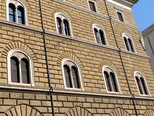 facciata di palazzo simonetti a via vittoria colonna