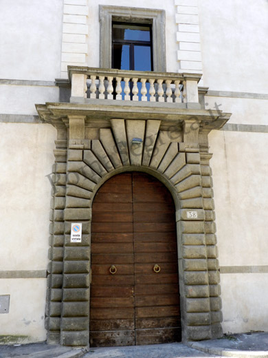 portale di palazzo vecchiarelli