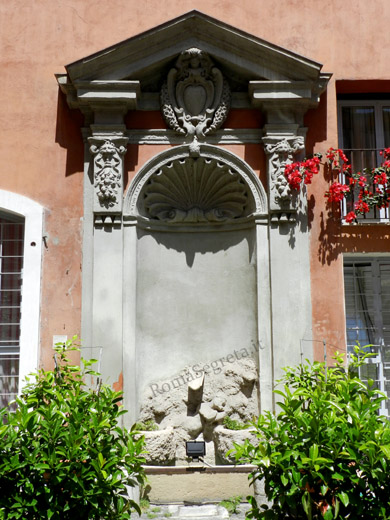 fontana di palazzo di antonio massimo