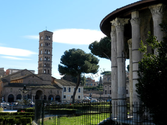 Vedi su Google Maps piazza della bocca della verità