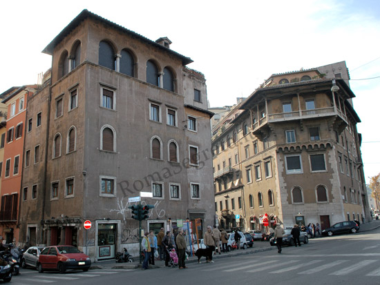 Vedi su Google Maps piazza di ponte s.angelo