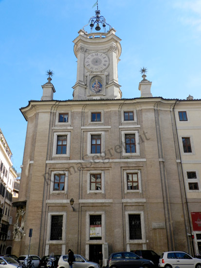 Vedi su Google Maps piazza dell'orologio