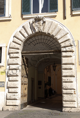 portale di palazzo nobili vitelleschi