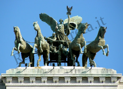 quadriga su palazzo di giustizia