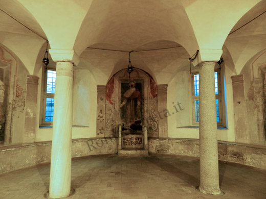 cattedra nella cripta di s.alessio