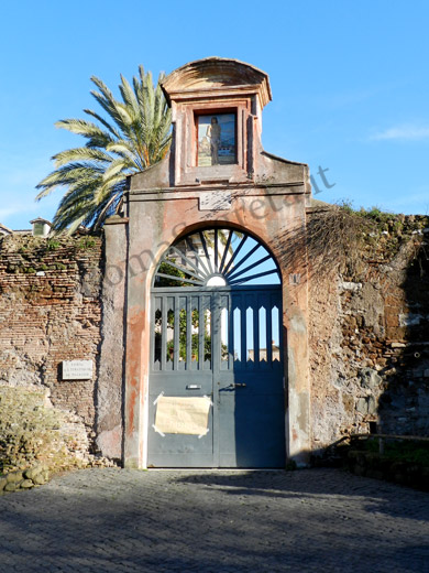 portale di ingresso a san sebastiano al palatino