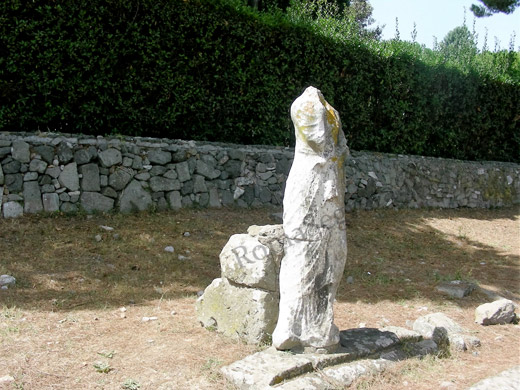 statua femminile togata