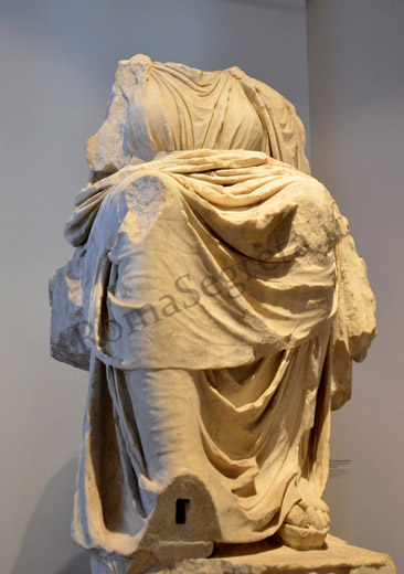 statua della magna mater