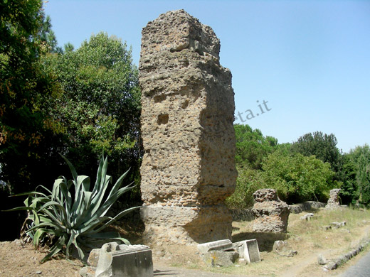 monumento funerario a torre