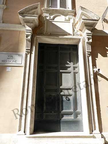 portale del convento della ss.trinità della missione