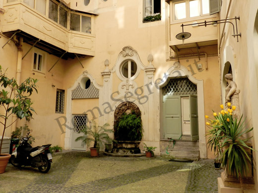 fontana nel cortile di palazzo d'aste