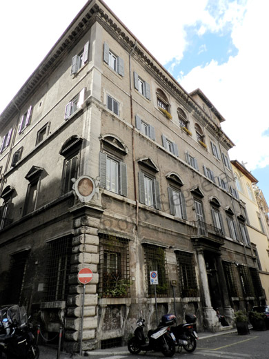 palazzo fioravanti a via di monserrato