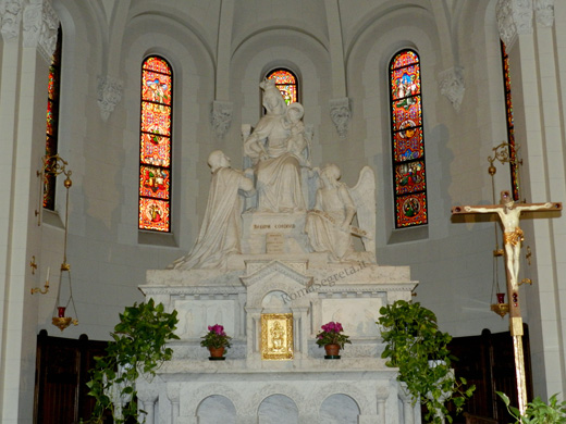 interno di santa maria regina di cuori