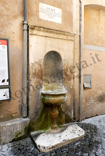 fontanella a vicolo della spada d'orlando