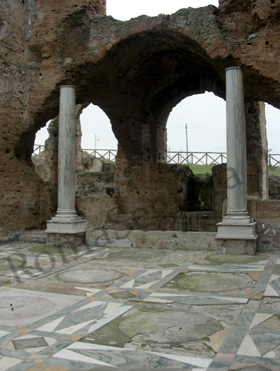 cortile della villa dei quintili