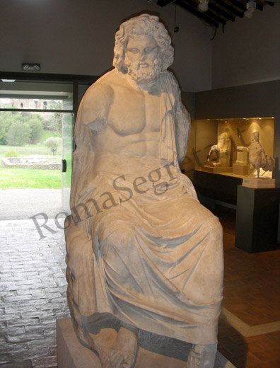 statua di zeus alla villa dei quintili