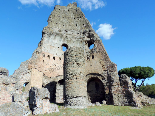 aula ottagonale con pilastro di villa gordiani