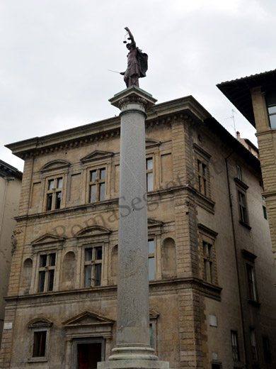 colonna delle terme di caracalla a firenze