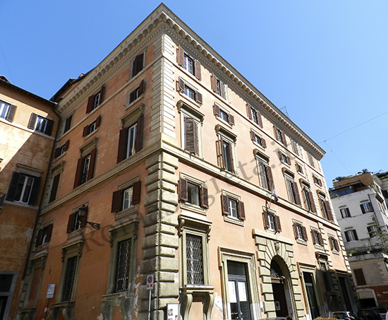 Vedi su Google Maps largo del teatro valle