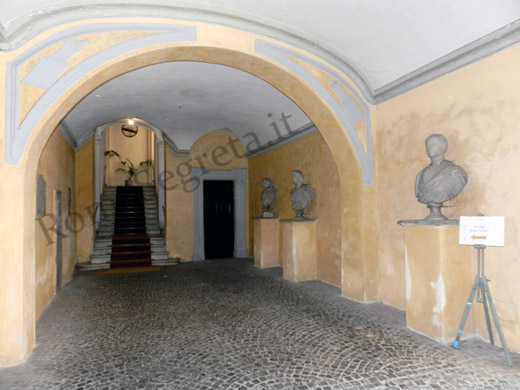 atrio di palazzo casali