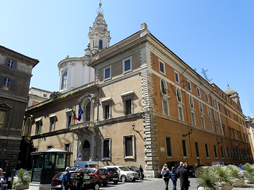 facciata di s.ivo alla sapienza su piazza di s.eustachio