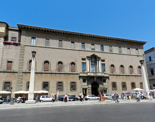 palazzo dei convertendi su via della conciliazione