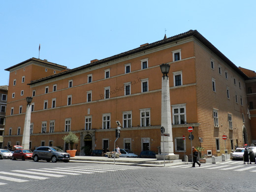 palazzo dei penitenzieri su via della conciliazione