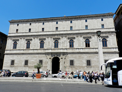 palazzo torlonia su via della conciliazione