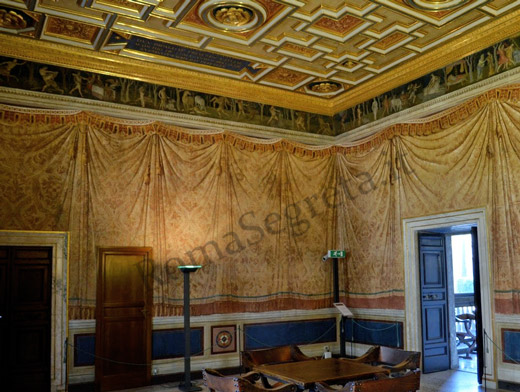 stanza del fregio a villa farnesina