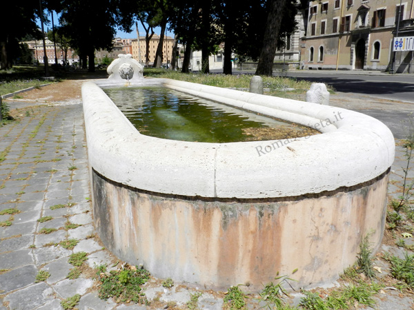 fontana a lungotevere aventino