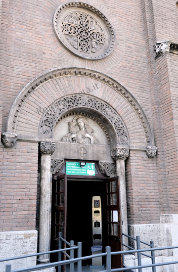 portale di s.camillo de lellis su via sallustiana