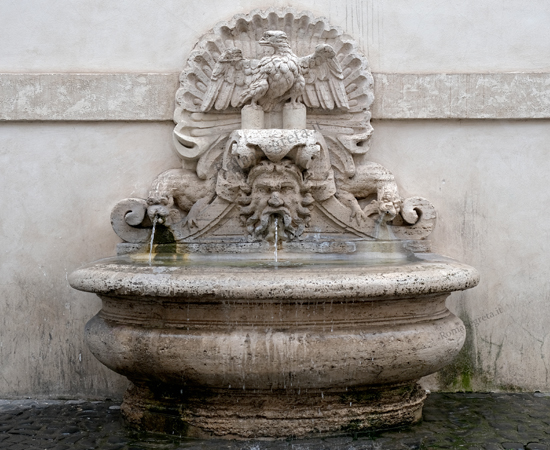 fontana presso il monte di pietà