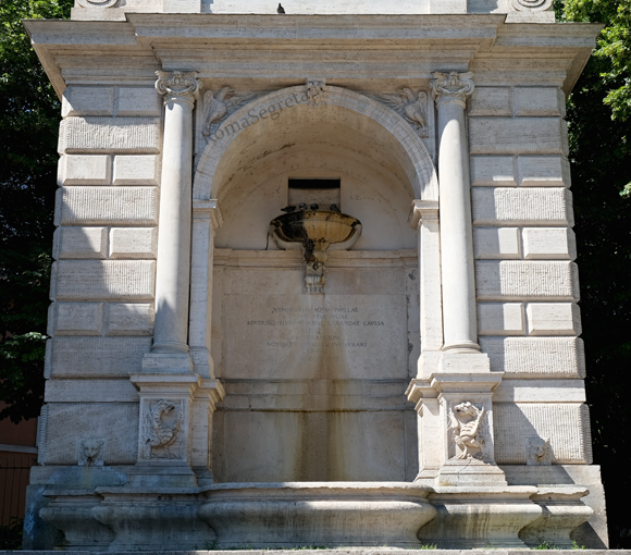nicchia della fontana a piazza trilussa