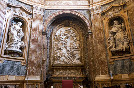 altare della cappella del monte di pietà