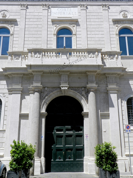 portale del palazzo della cancelleria