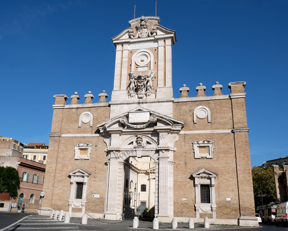 facciata interna di porta pia