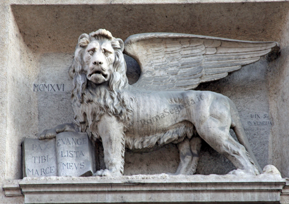 leone di san marco a via del plebiscito