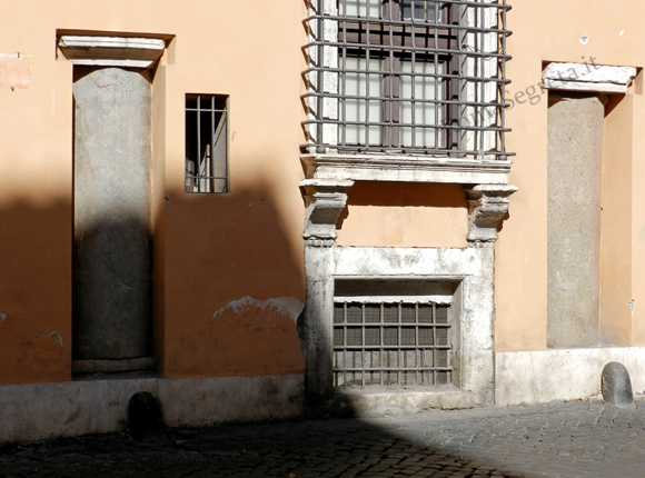 colonne del portico di filippo