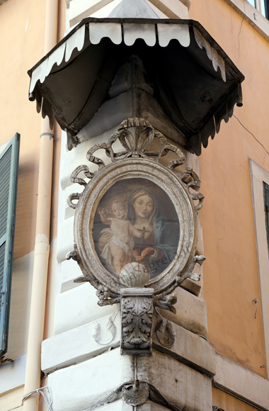 madonnella a via della panetteria