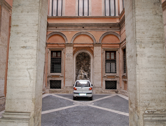 cortile di palazzo fani pecci blunt