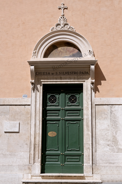 portale d'ingresso di s.silvestro al quirinale